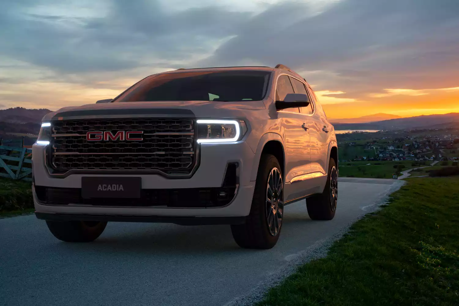 GMC Acadia organizer for road trip