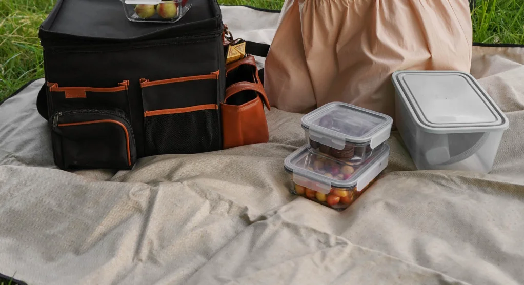 lightweight waterproof picnic blanket